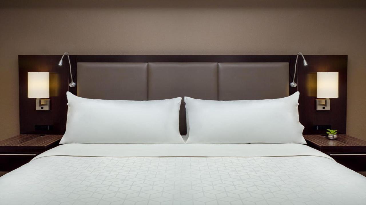 Holiday Inn And Suites Phoenix Airport North By Ihg Exteriér fotografie